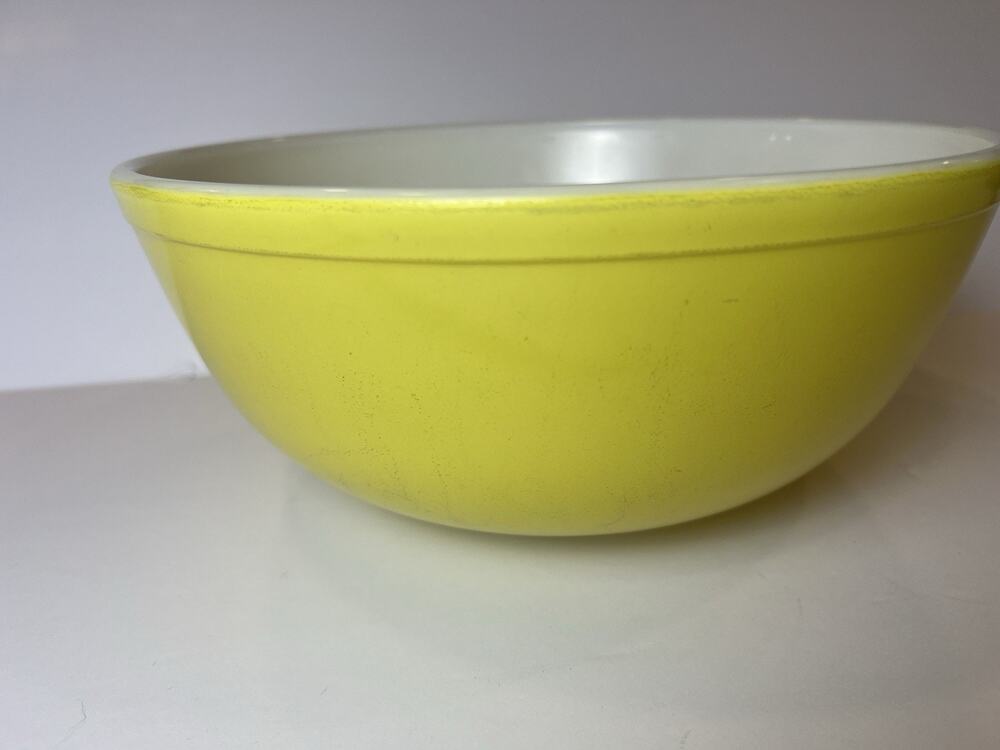 Pyrex #404 Yellow Nesting Mixing Bowl 4 Qt Vintage Primary Color